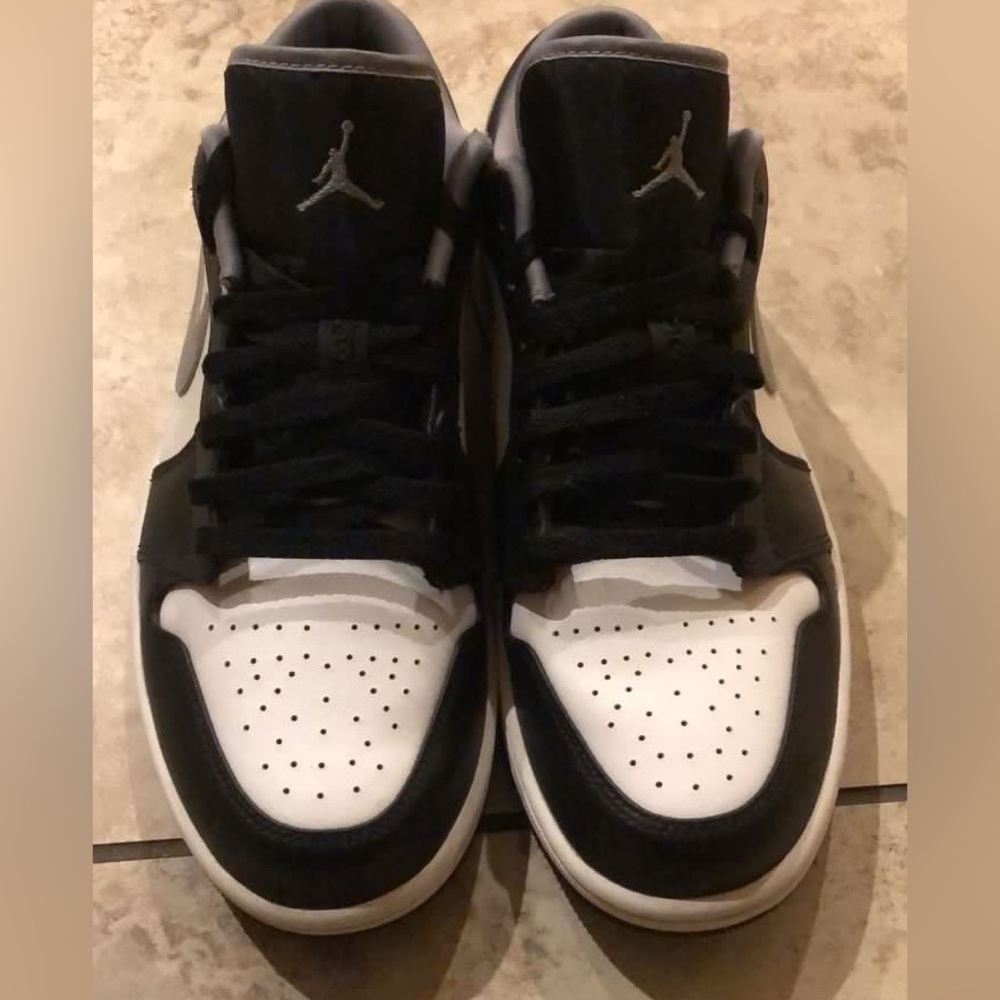 Jordan 1 low black white grey